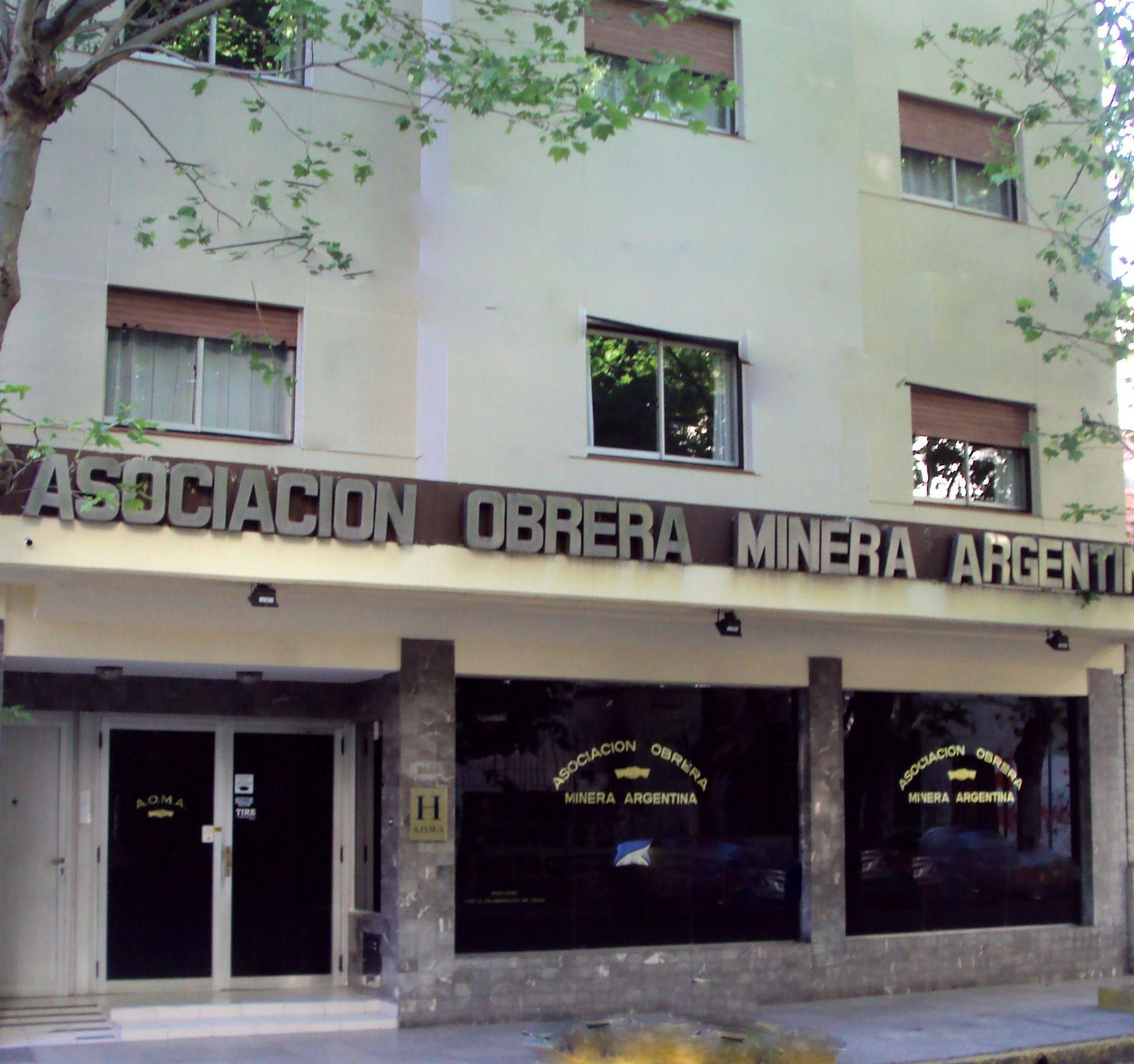 Aoma Hotel 2*
