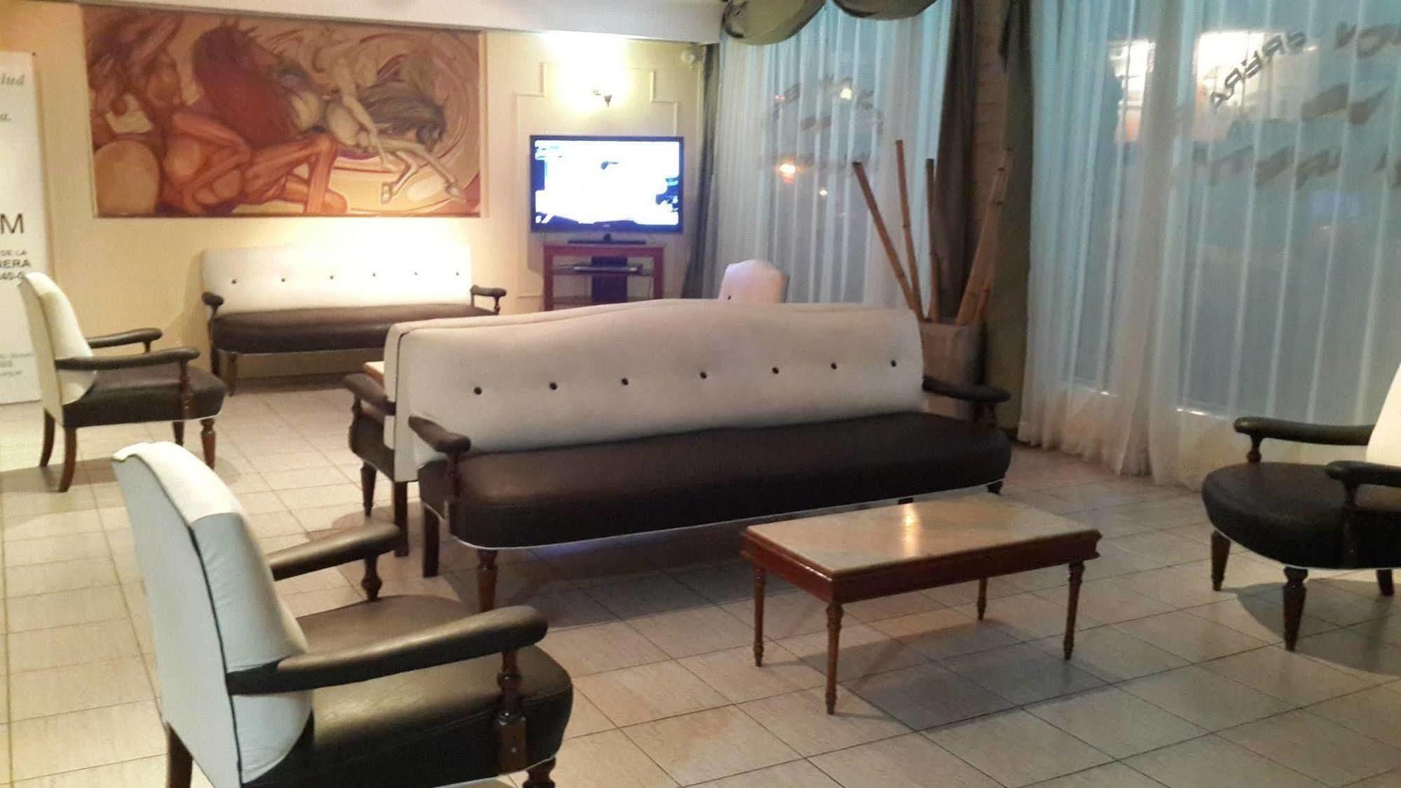 Aoma Hotel 2*